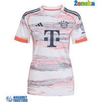 Bayern Munich Dayot Upamecano #2 Gostujuci Dres za Ženska 2025-26 Kratak Rukav